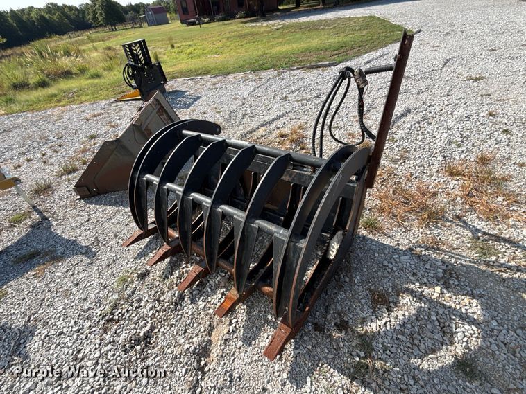 image for item FC4370 skid steer grapple bucket