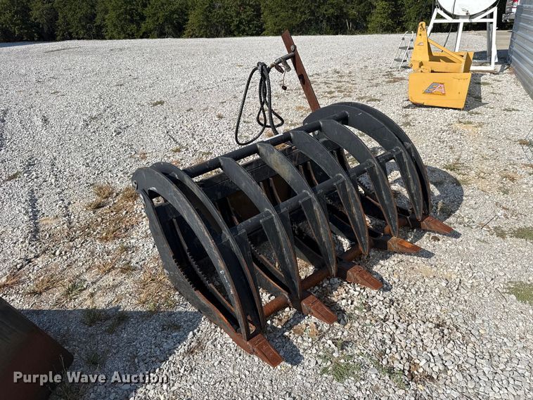 image for item FC4370 skid steer grapple bucket