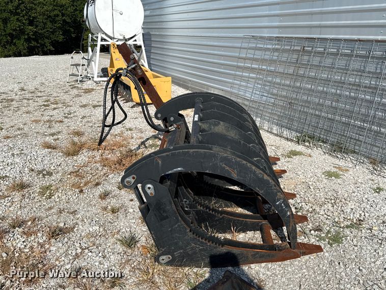 image for item FC4370 skid steer grapple bucket