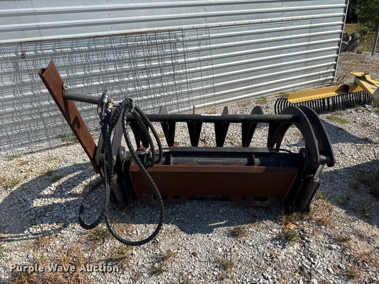 image for item FC4370 skid steer grapple bucket