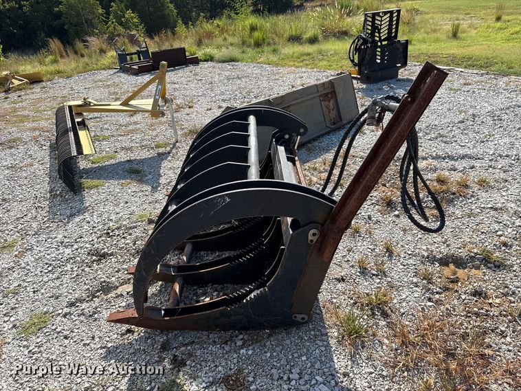 image for item FC4370 skid steer grapple bucket