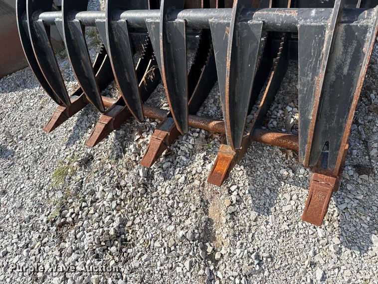 image for item FC4370 skid steer grapple bucket