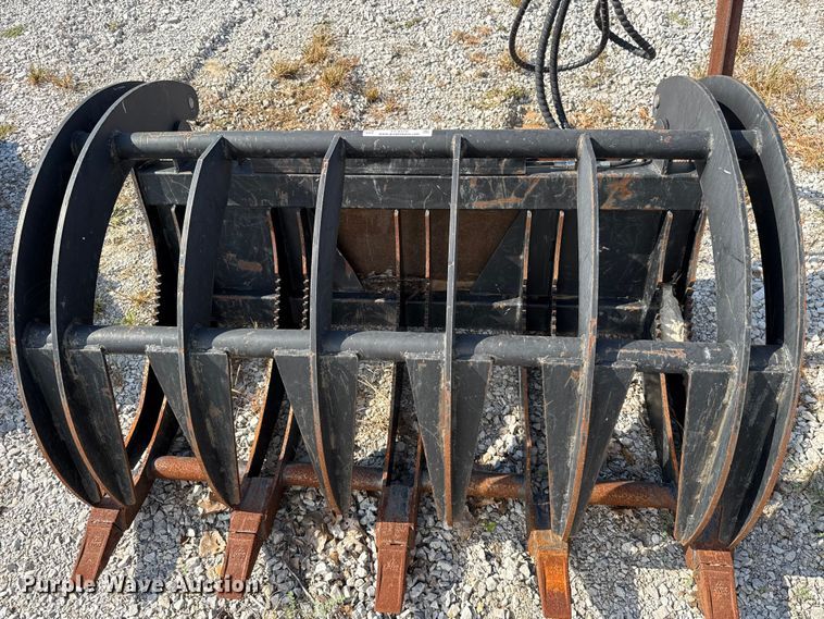 image for item FC4370 skid steer grapple bucket