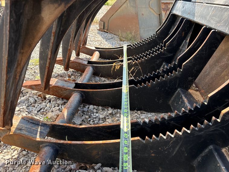 image for item FC4370 skid steer grapple bucket