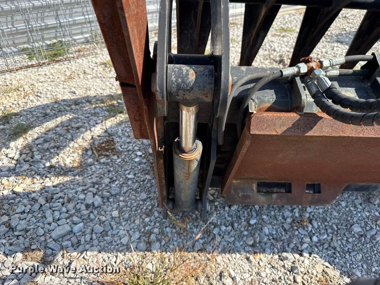 image for item FC4370 skid steer grapple bucket