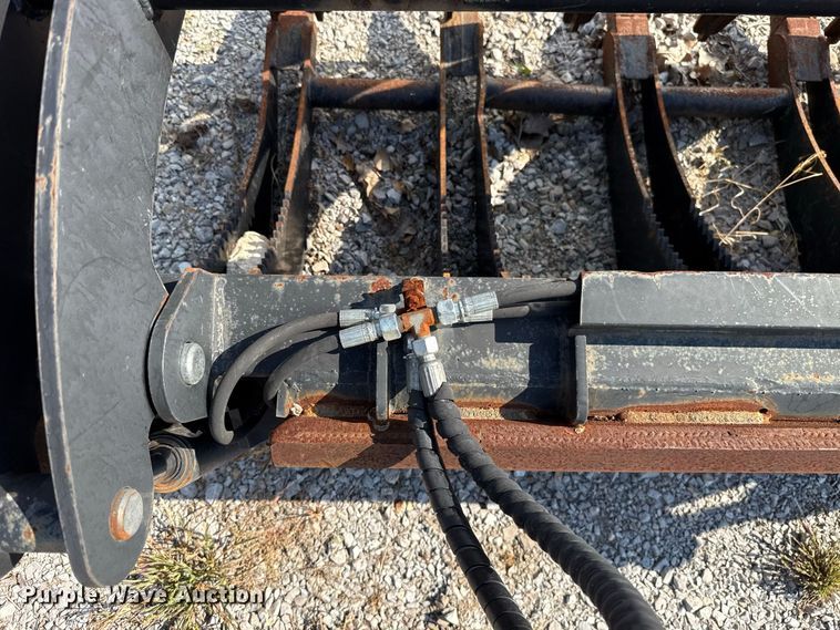 image for item FC4370 skid steer grapple bucket