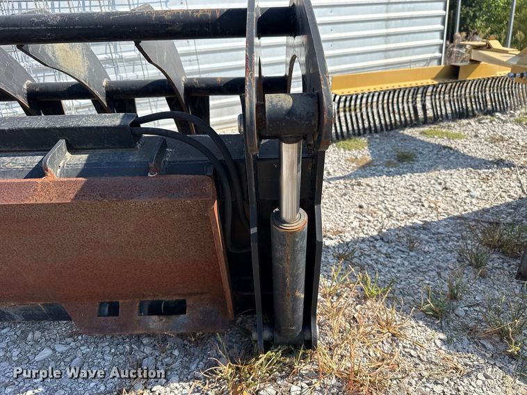 image for item FC4370 skid steer grapple bucket