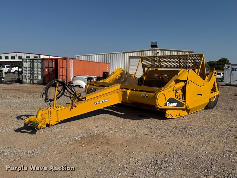 John Deere 1810E scraper