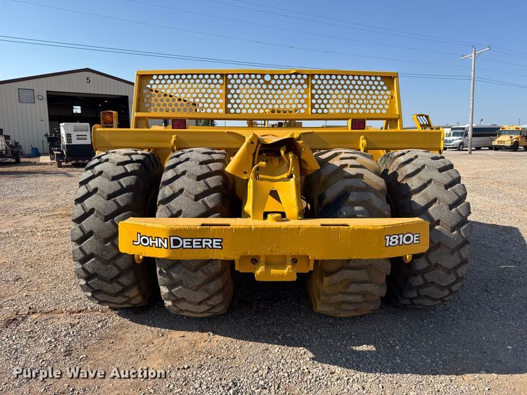 image for item FC4374 John Deere 1810E scraper