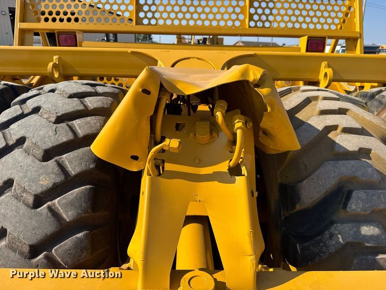 image for item FC4374 John Deere 1810E scraper