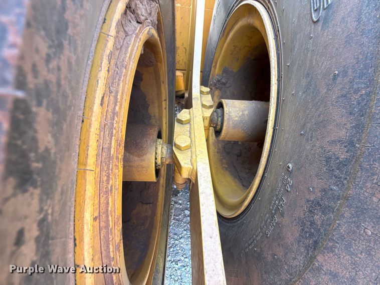 image for item FC4374 John Deere 1810E scraper