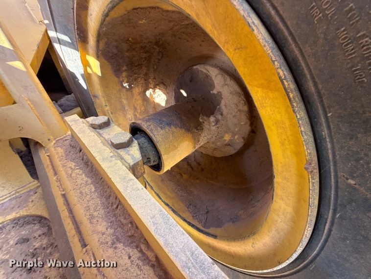 image for item FC4374 John Deere 1810E scraper