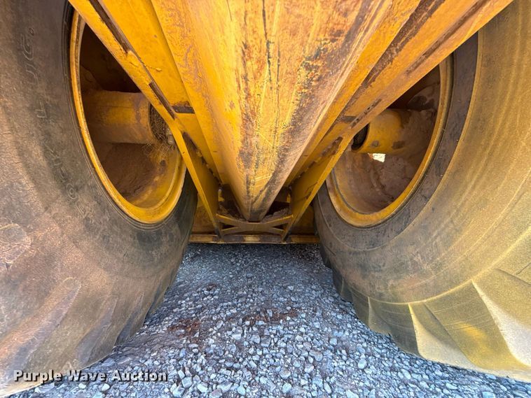 image for item FC4374 John Deere 1810E scraper