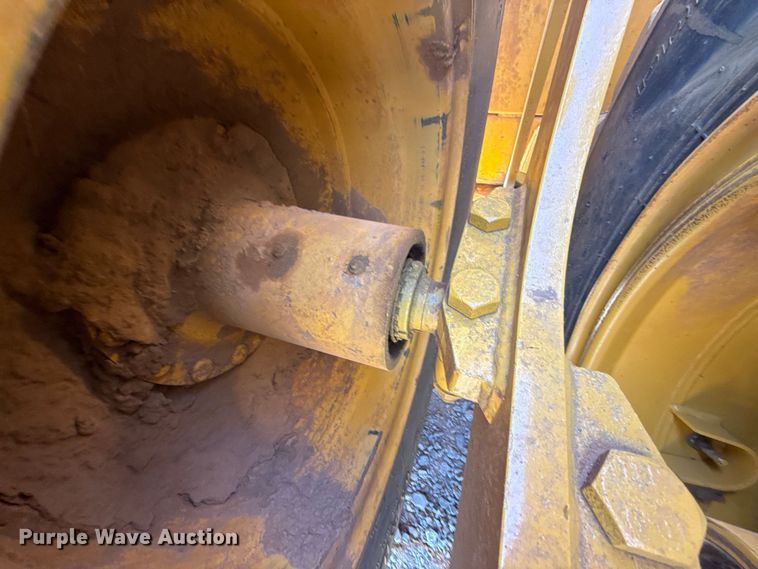 image for item FC4374 John Deere 1810E scraper