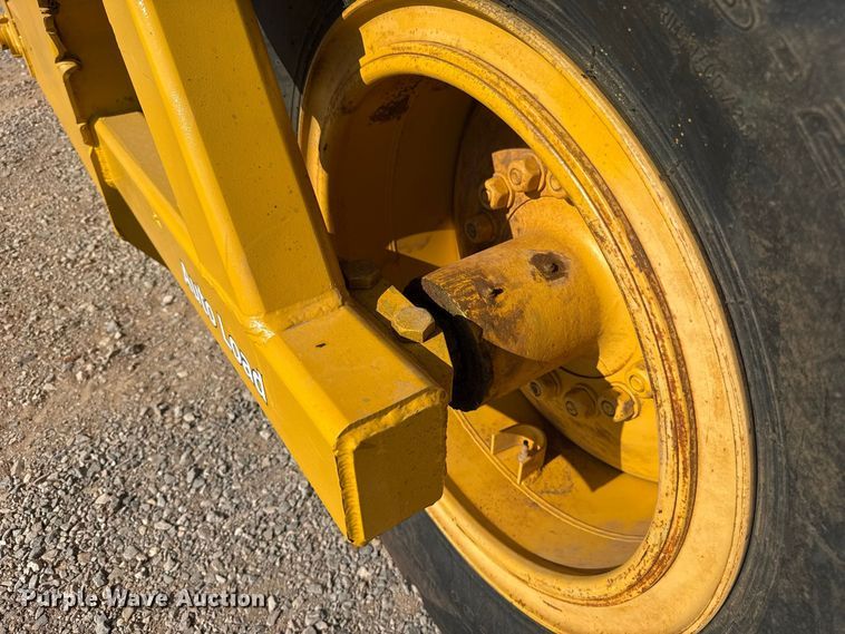 image for item FC4374 John Deere 1810E scraper