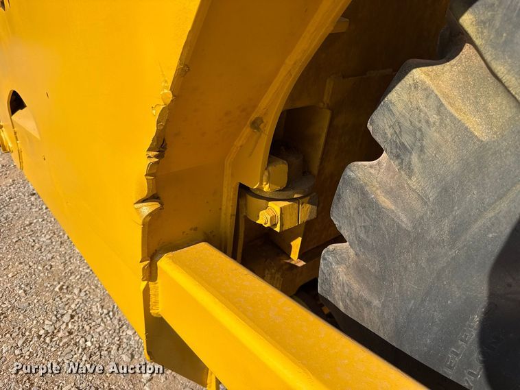 image for item FC4374 John Deere 1810E scraper