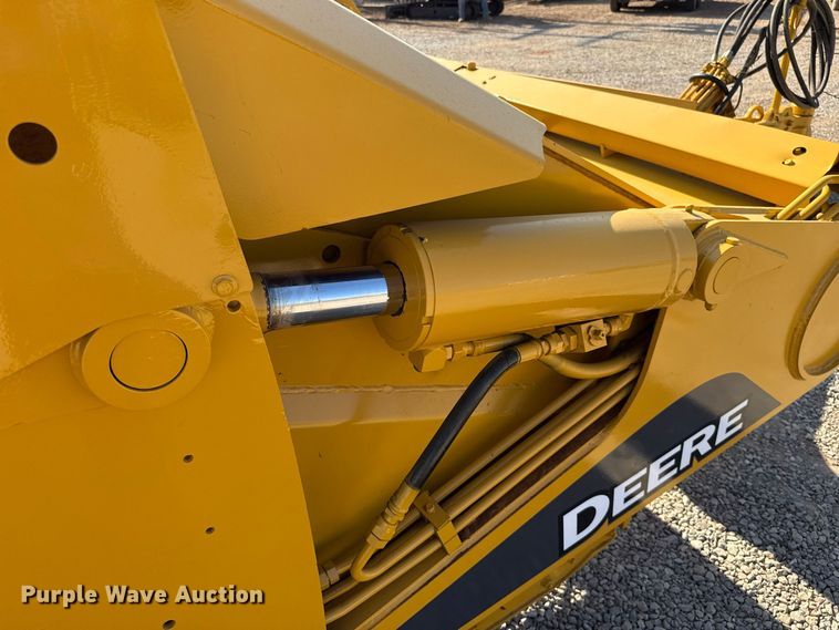 image for item FC4374 John Deere 1810E scraper
