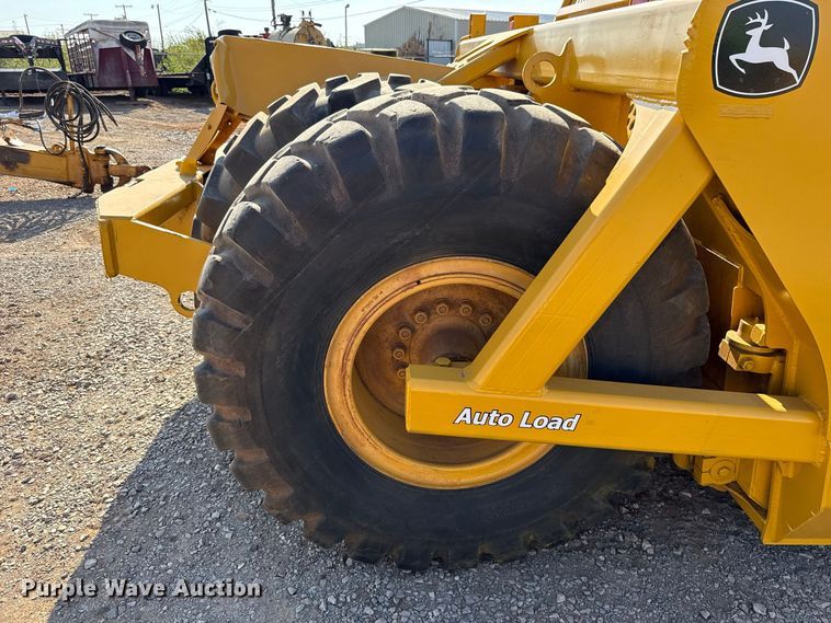 image for item FC4374 John Deere 1810E scraper