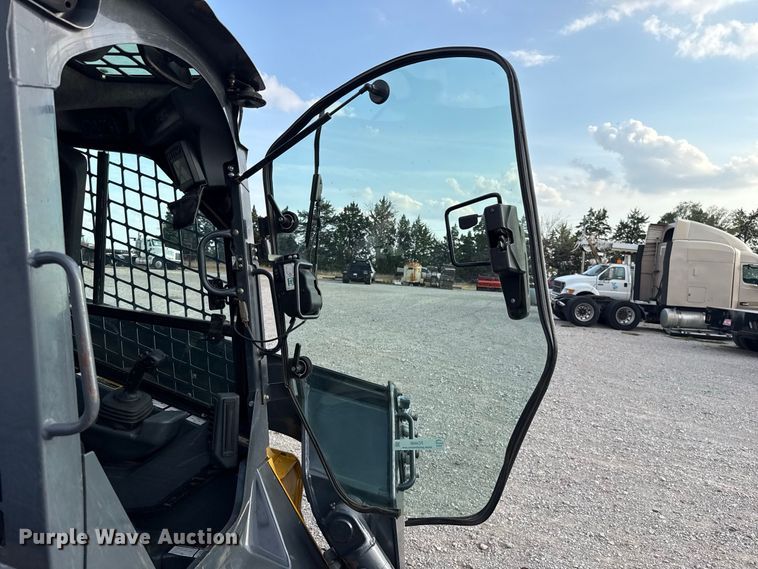 image for item FC4440 2017 John Deere 333G tracked skid steer loader