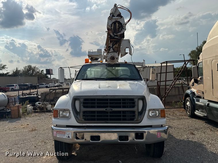 image for item FC4444 2001 Ford F750 Super Duty digger derrick truck