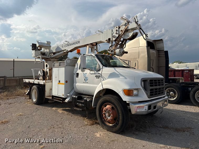 image for item FC4444 2001 Ford F750 Super Duty digger derrick truck