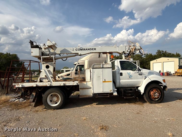 image for item FC4444 2001 Ford F750 Super Duty digger derrick truck