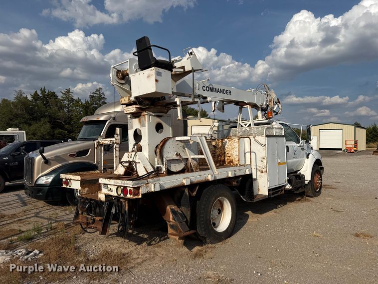 image for item FC4444 2001 Ford F750 Super Duty digger derrick truck