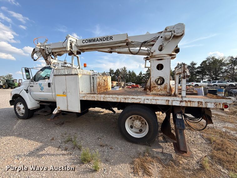 image for item FC4444 2001 Ford F750 Super Duty digger derrick truck
