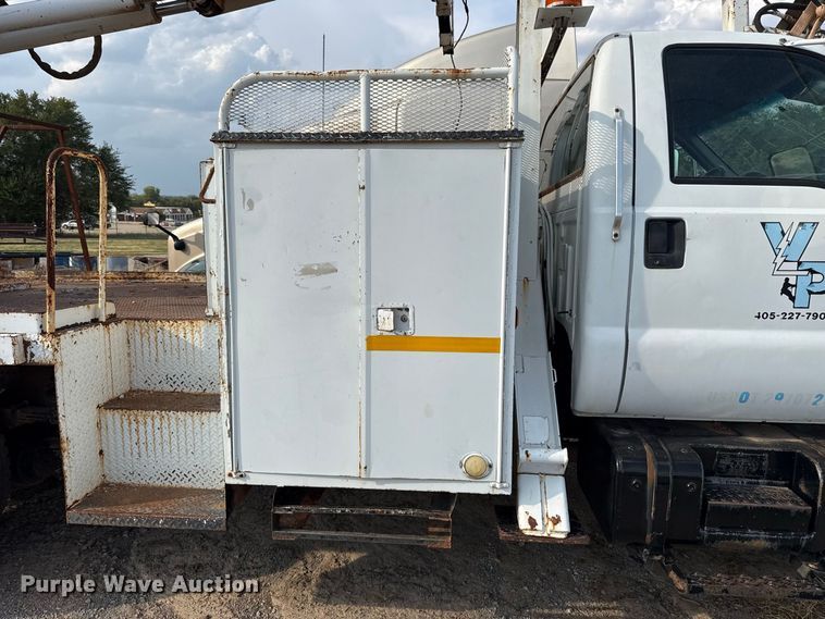 image for item FC4444 2001 Ford F750 Super Duty digger derrick truck