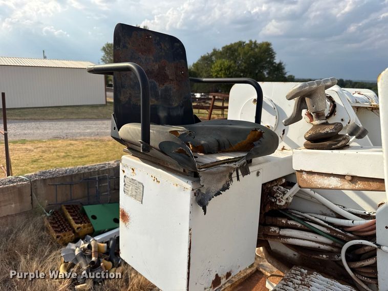 image for item FC4444 2001 Ford F750 Super Duty digger derrick truck