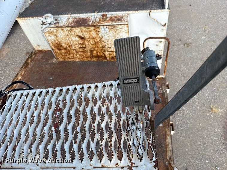 image for item FC4444 2001 Ford F750 Super Duty digger derrick truck