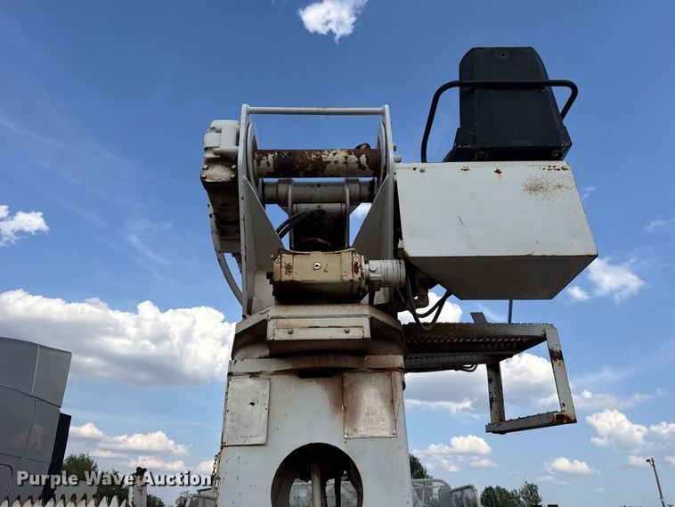 image for item FC4444 2001 Ford F750 Super Duty digger derrick truck