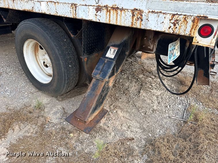 image for item FC4444 2001 Ford F750 Super Duty digger derrick truck