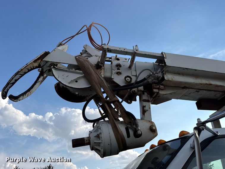 image for item FC4444 2001 Ford F750 Super Duty digger derrick truck