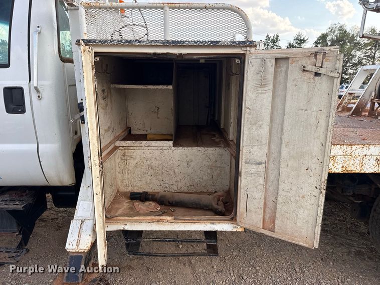 image for item FC4444 2001 Ford F750 Super Duty digger derrick truck