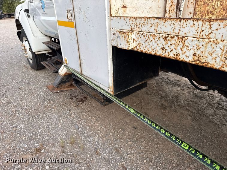 image for item FC4444 2001 Ford F750 Super Duty digger derrick truck