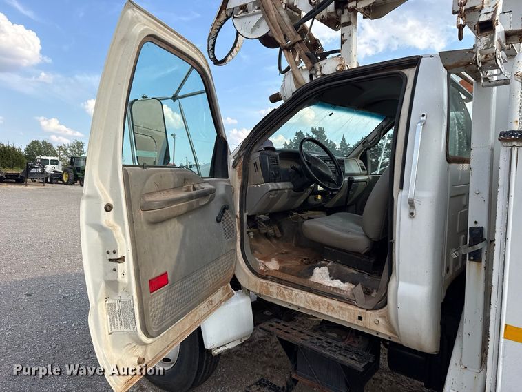image for item FC4444 2001 Ford F750 Super Duty digger derrick truck