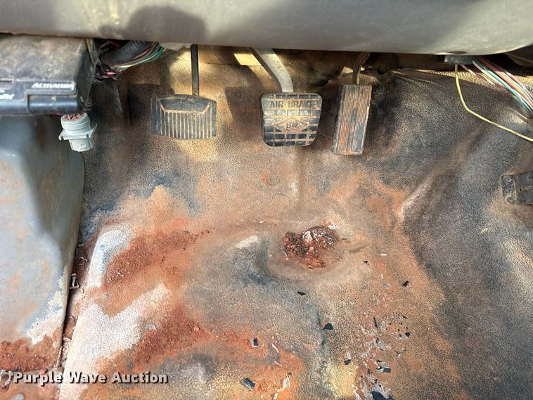 image for item FC4444 2001 Ford F750 Super Duty digger derrick truck