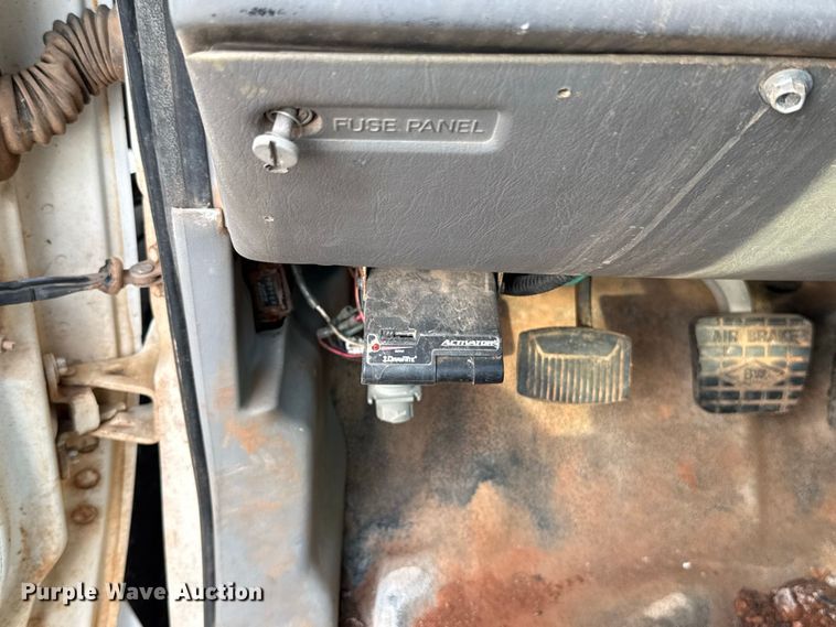 image for item FC4444 2001 Ford F750 Super Duty digger derrick truck