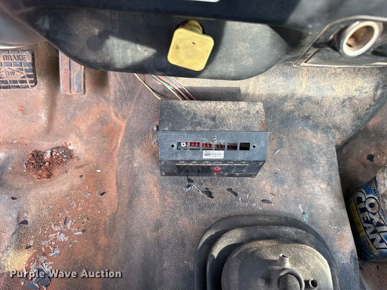 image for item FC4444 2001 Ford F750 Super Duty digger derrick truck