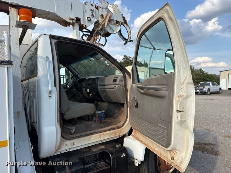 image for item FC4444 2001 Ford F750 Super Duty digger derrick truck