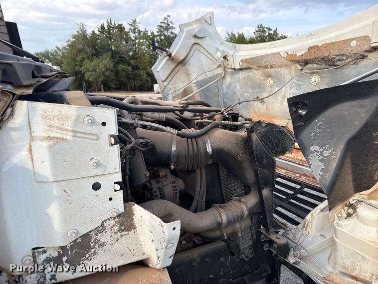 image for item FC4444 2001 Ford F750 Super Duty digger derrick truck