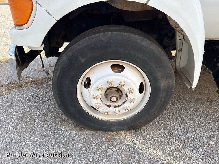 image for item FC4444 2001 Ford F750 Super Duty digger derrick truck