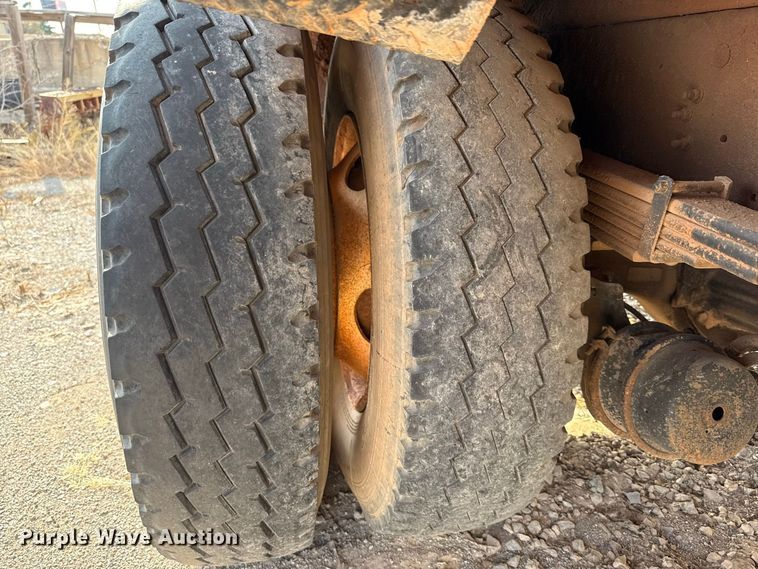 image for item FC4444 2001 Ford F750 Super Duty digger derrick truck