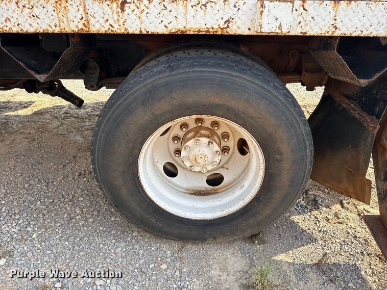 image for item FC4444 2001 Ford F750 Super Duty digger derrick truck