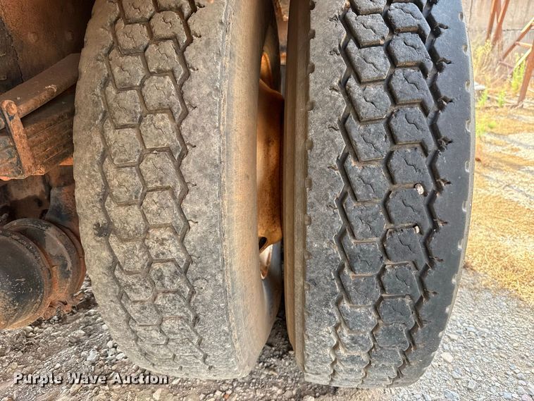 image for item FC4444 2001 Ford F750 Super Duty digger derrick truck