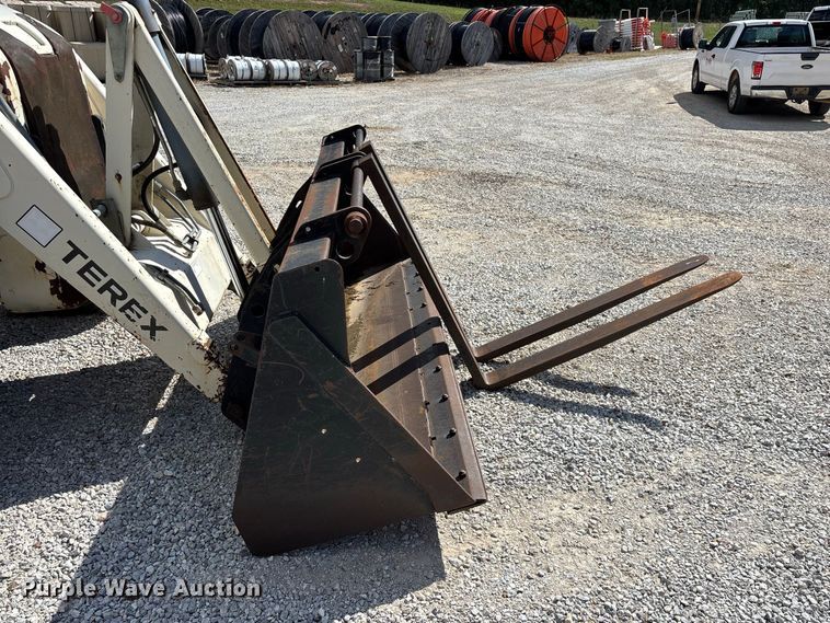 image for item FG0687 2011 Terex TLB840SM backhoe