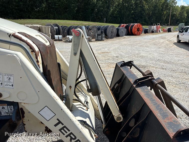 image for item FG0687 2011 Terex TLB840SM backhoe