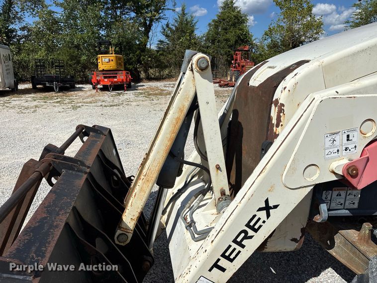 image for item FG0687 2011 Terex TLB840SM backhoe