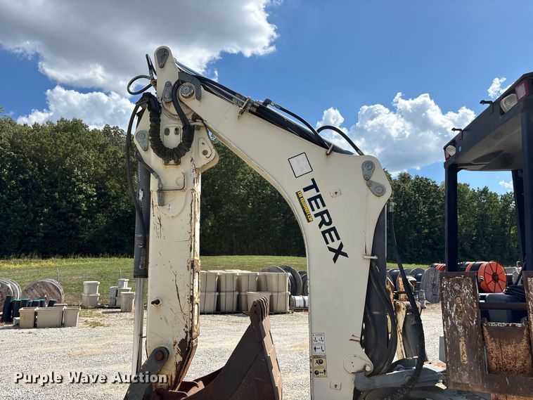 image for item FG0687 2011 Terex TLB840SM backhoe